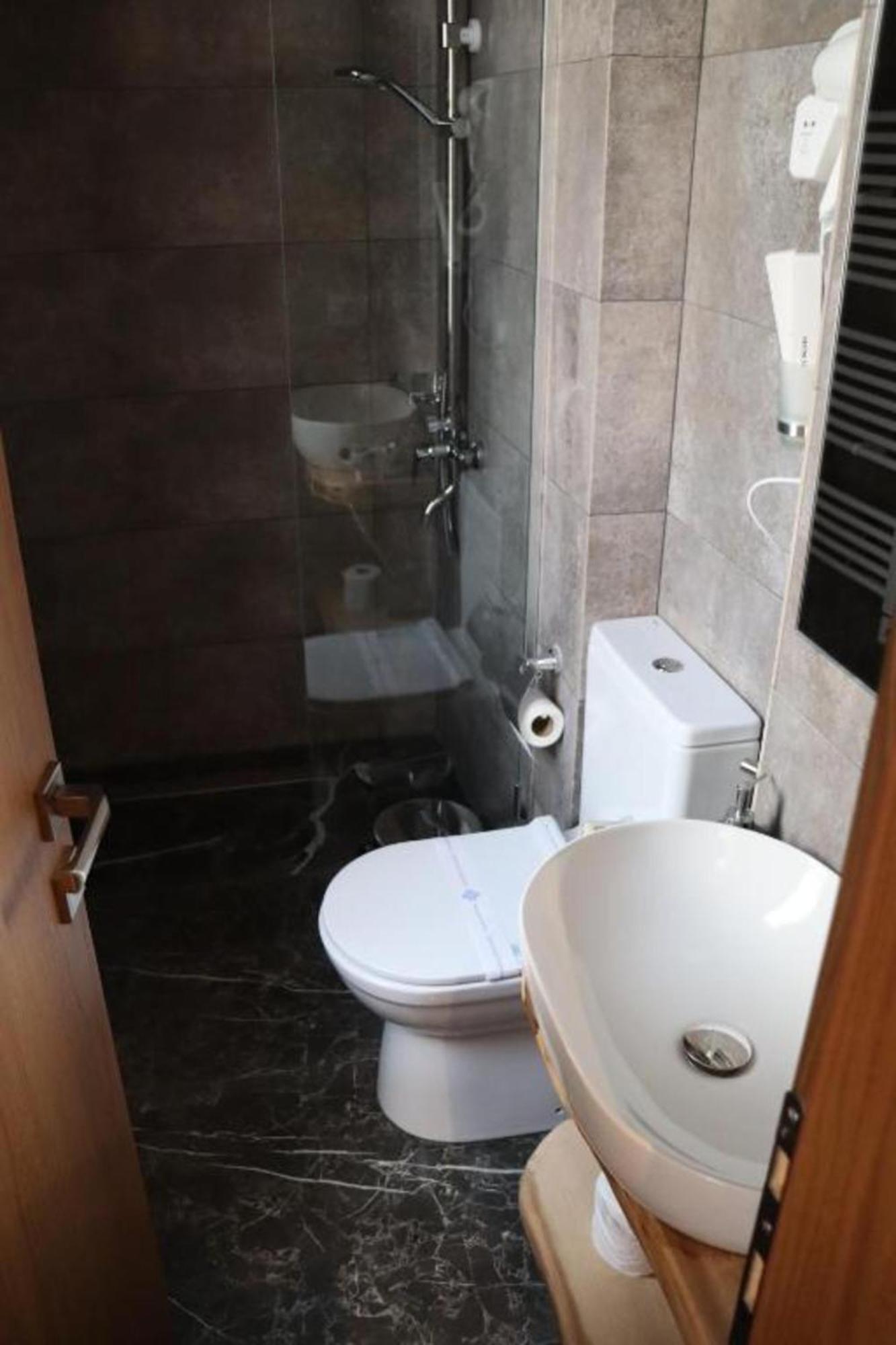 Velar Hotel Boutique Korce Exterior photo